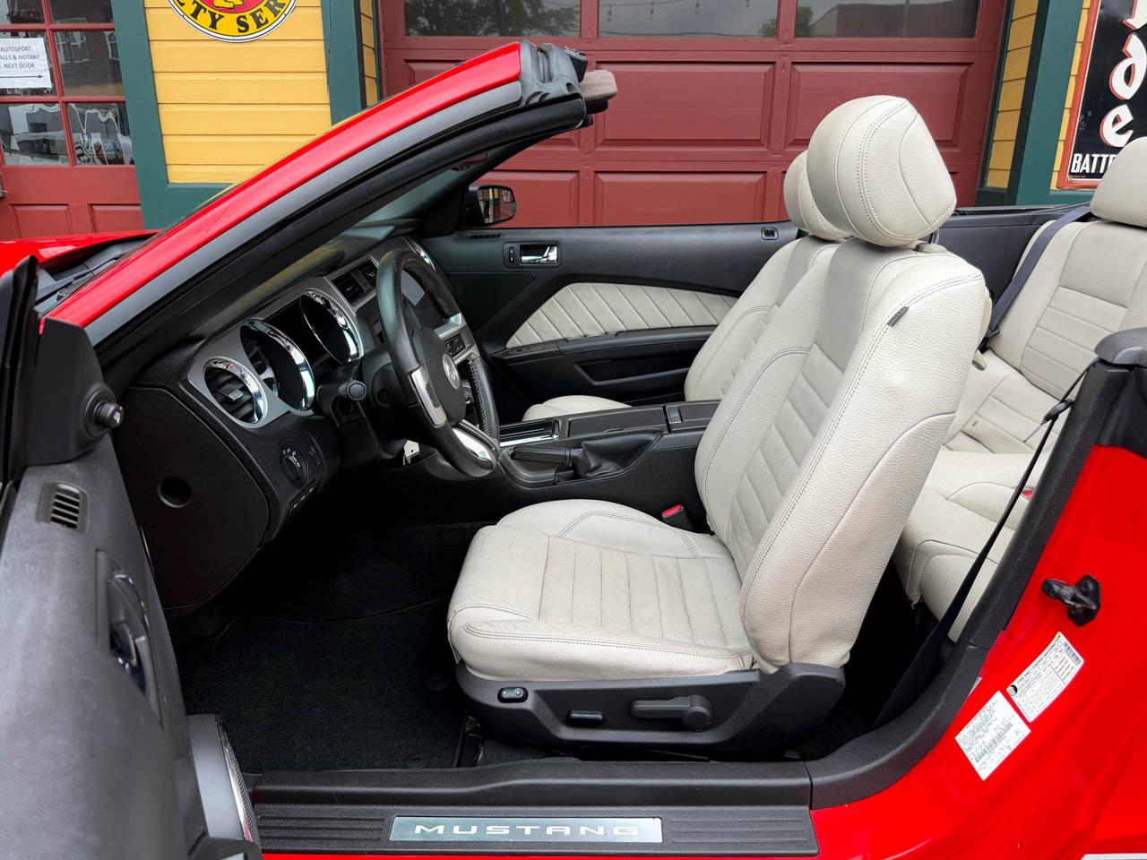 Ford Mustang V6 Premium Convertible 2012