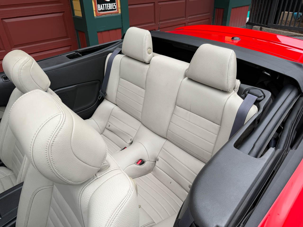 Ford Mustang V6 Premium Convertible 2012