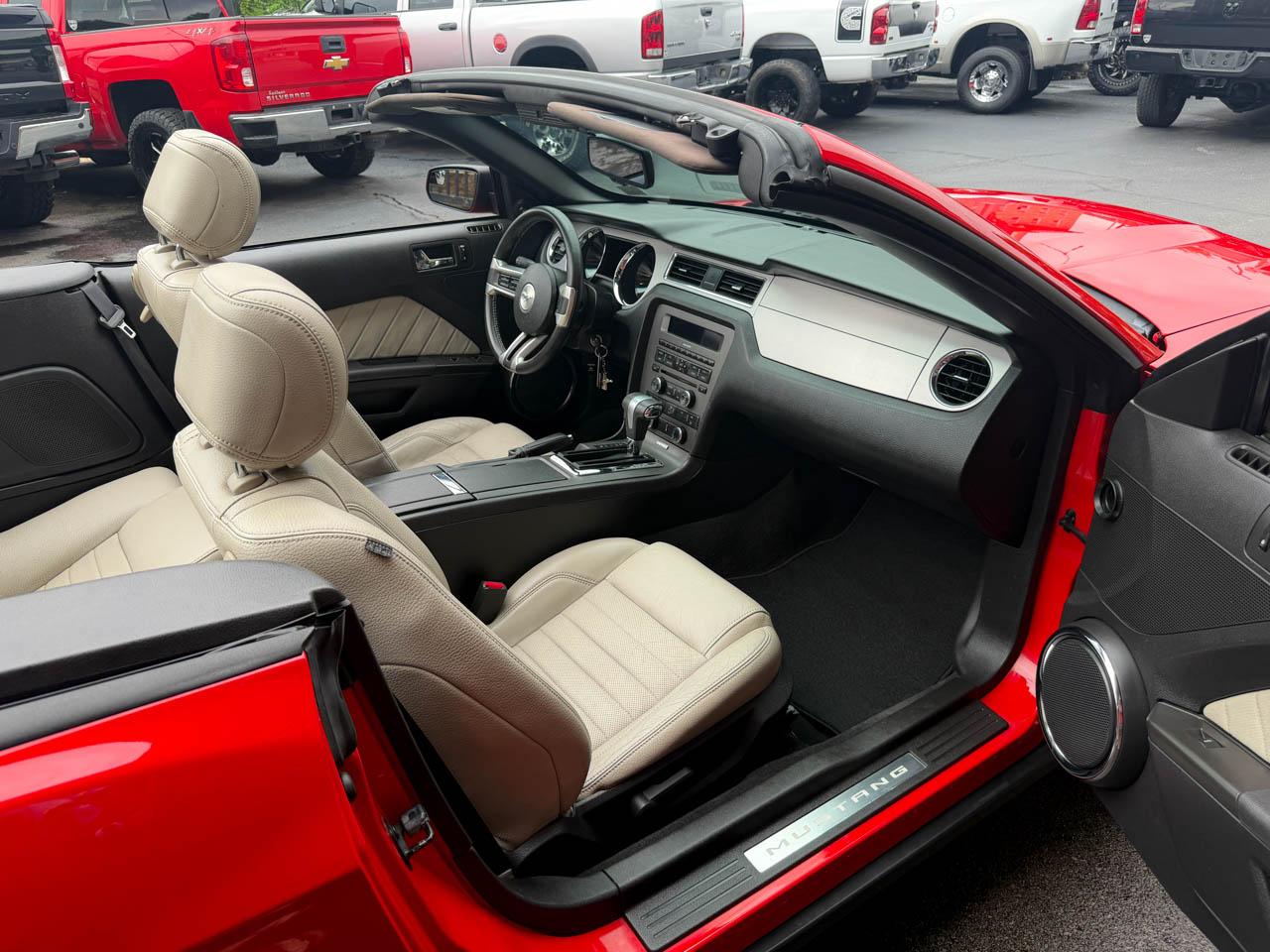 Ford Mustang V6 Premium Convertible 2012