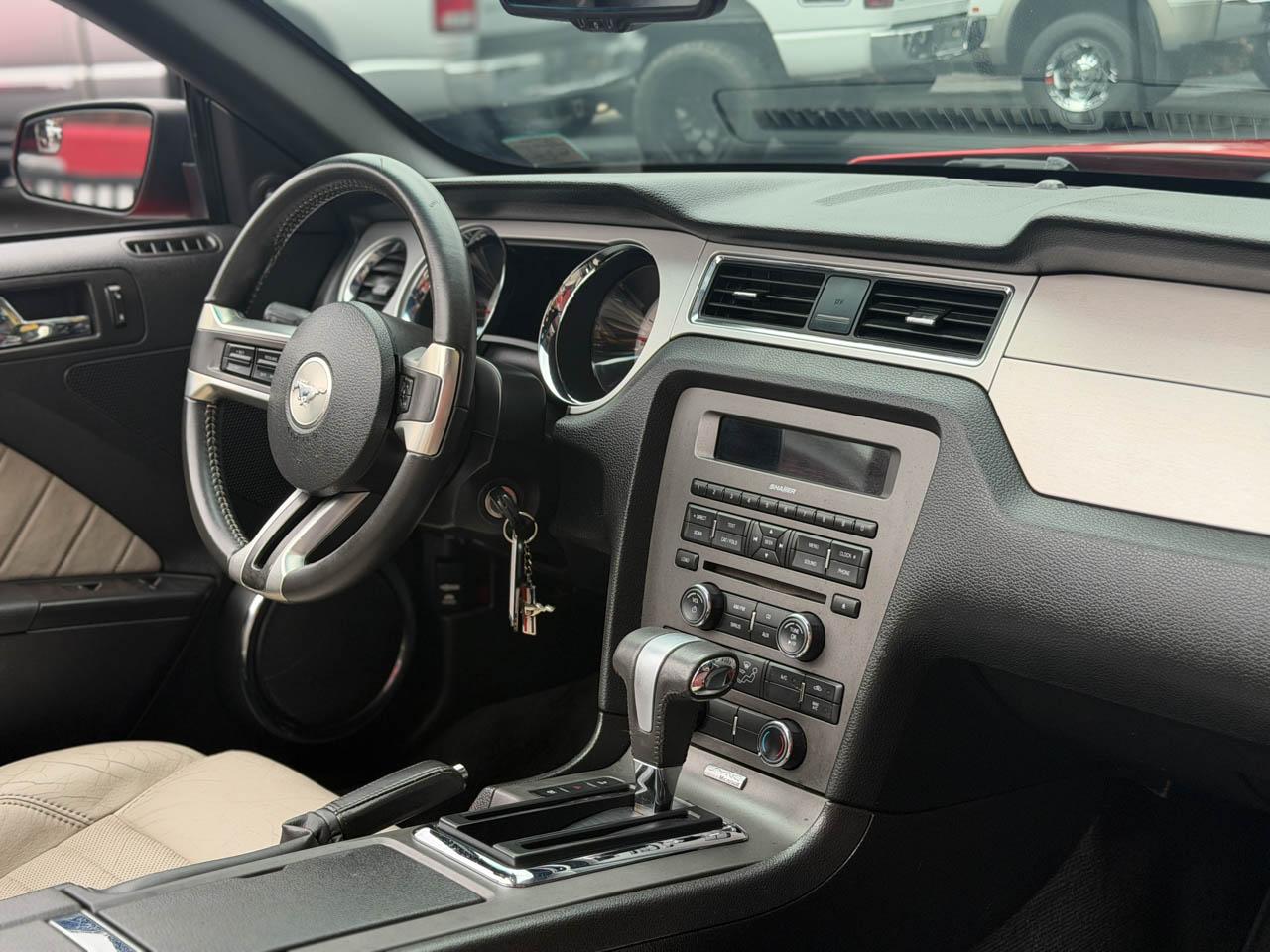 Ford Mustang V6 Premium Convertible 2012