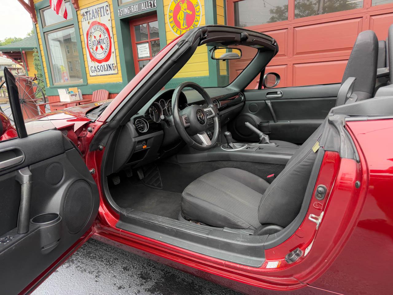 Mazda MX-5 Miata Base 2006