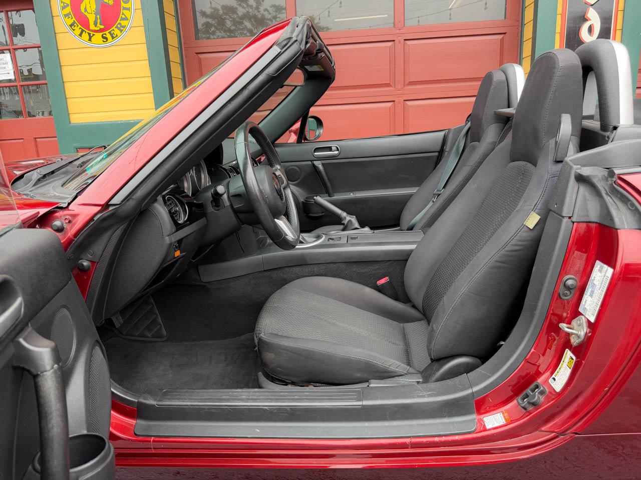 Mazda MX-5 Miata Base 2006
