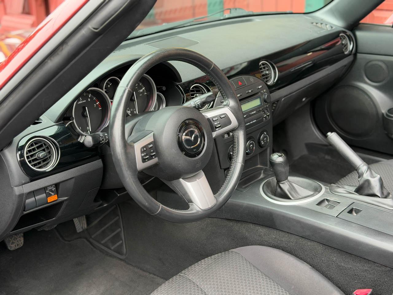 Mazda MX-5 Miata Base 2006