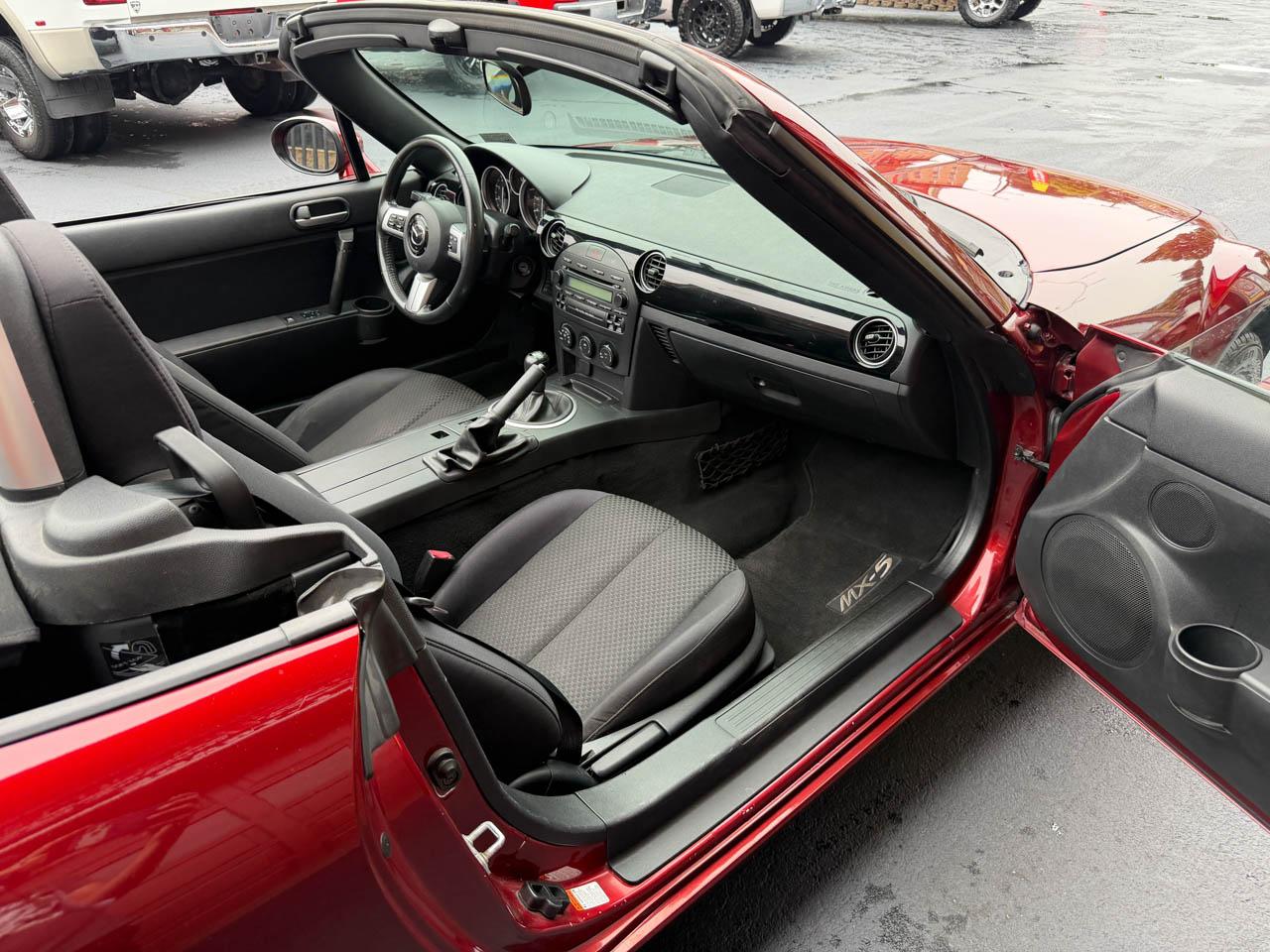 Mazda MX-5 Miata Base 2006