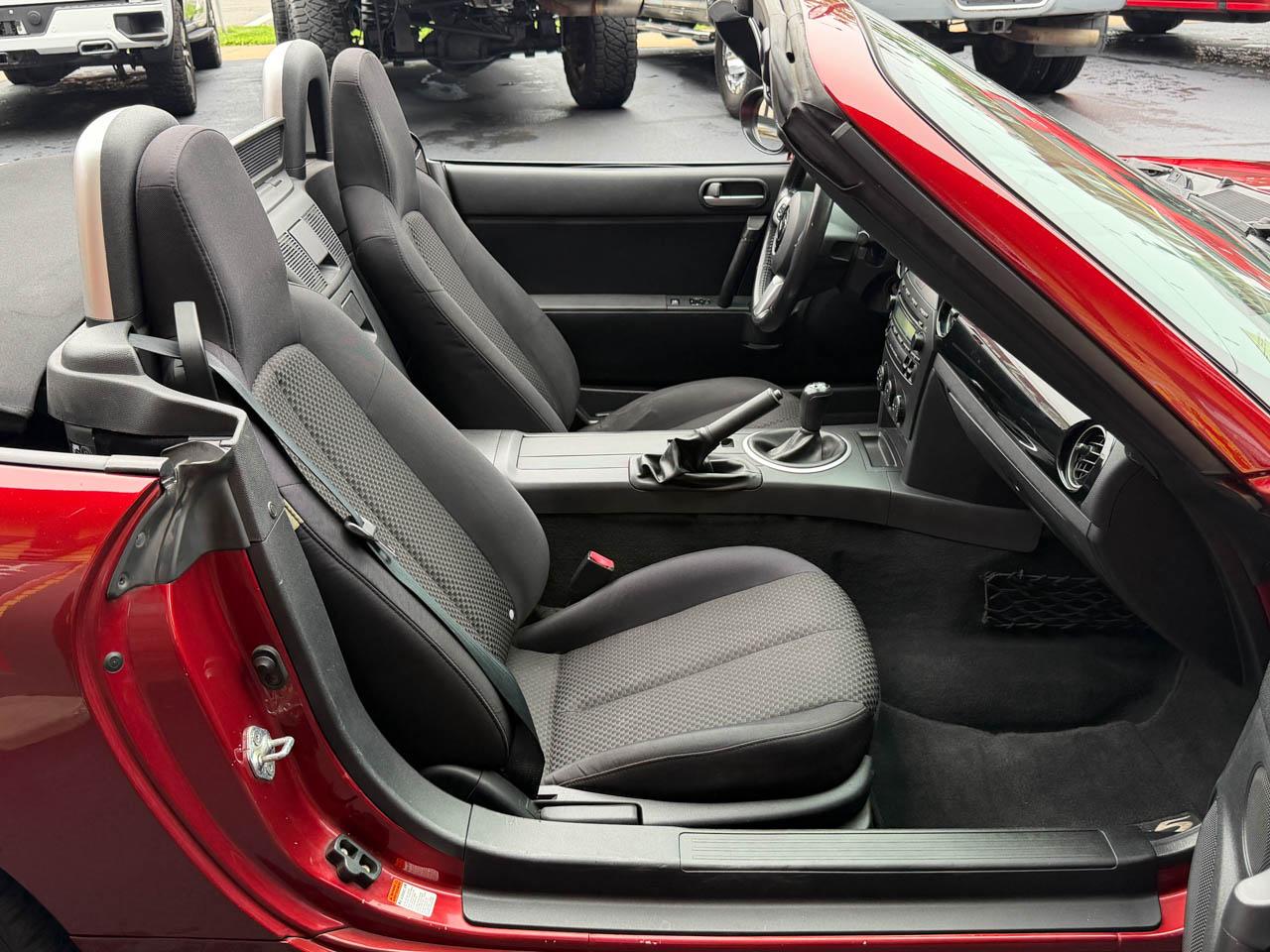 Mazda MX-5 Miata Base 2006