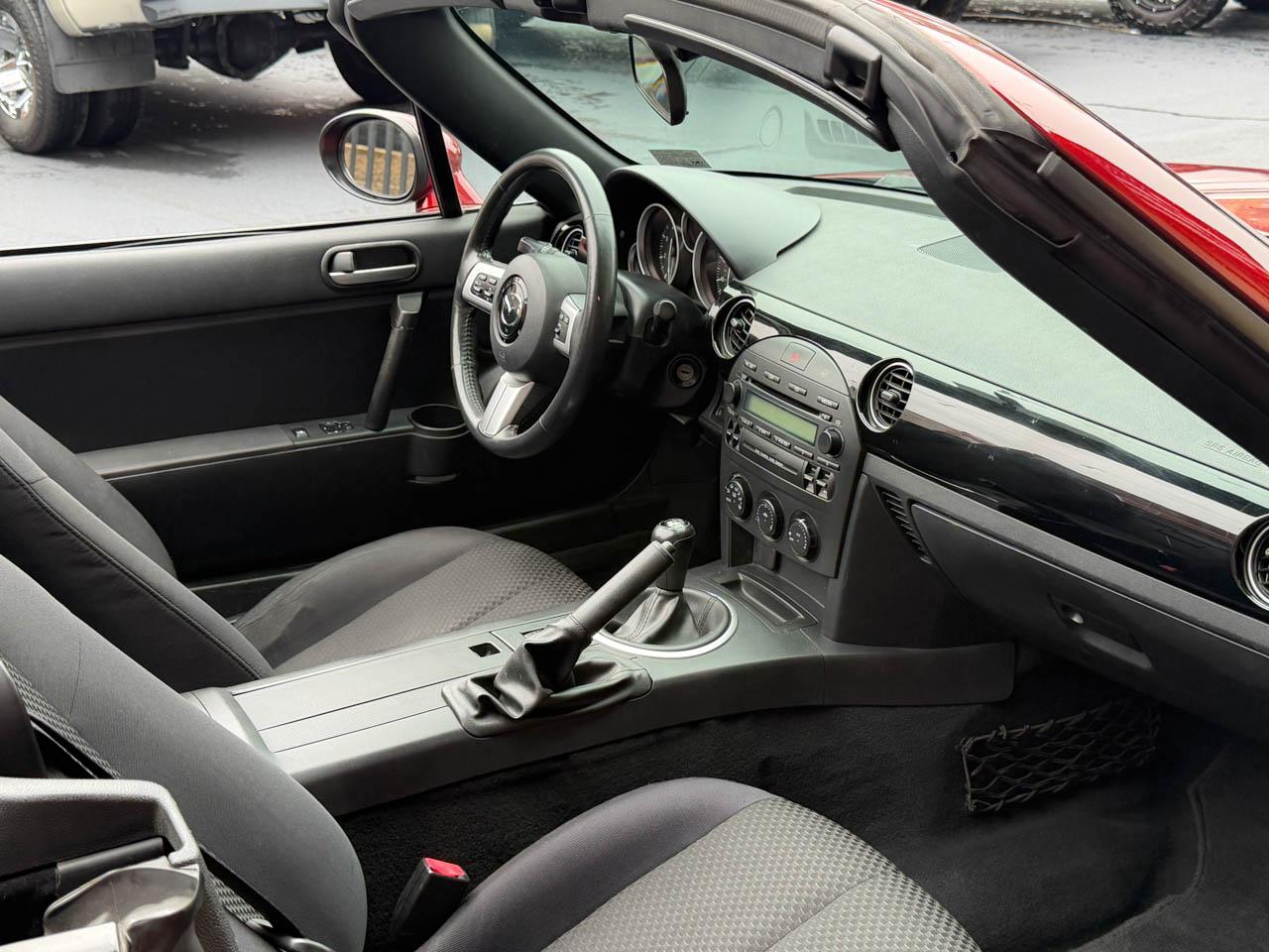 Mazda MX-5 Miata Base 2006