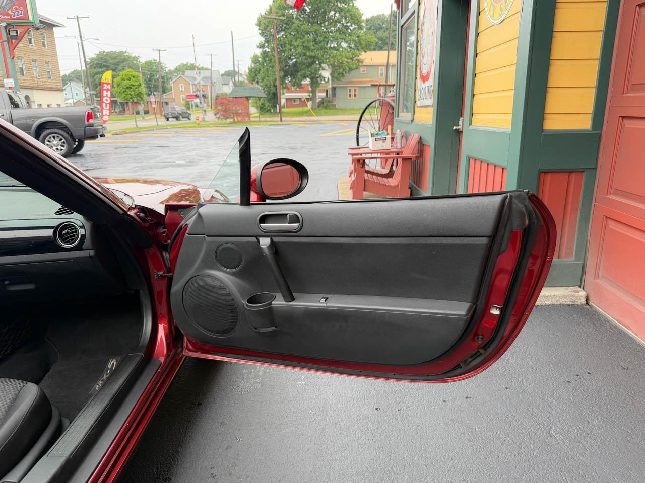 Mazda MX-5 Miata Base 2006