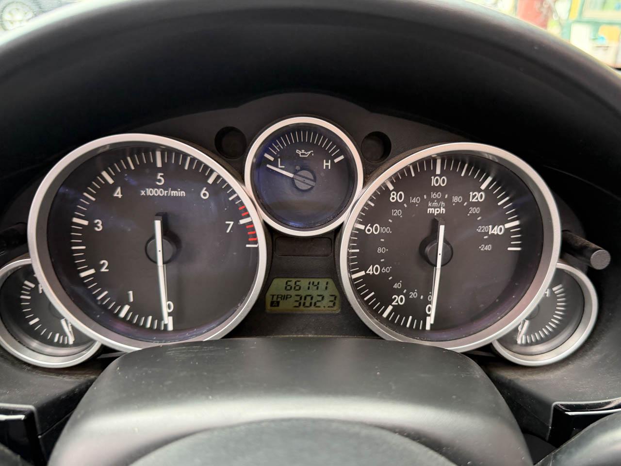 Mazda MX-5 Miata Base 2006