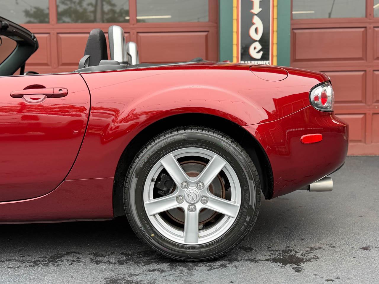 Mazda MX-5 Miata Base 2006