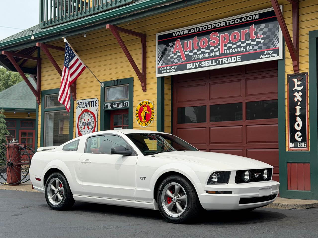 2005 Ford Mustang GT Deluxe Coupe