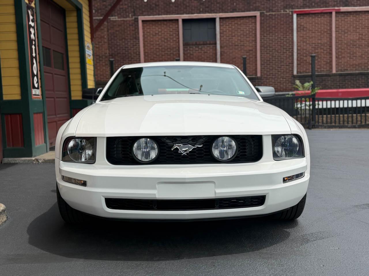 Ford Mustang GT Deluxe Coupe 2005