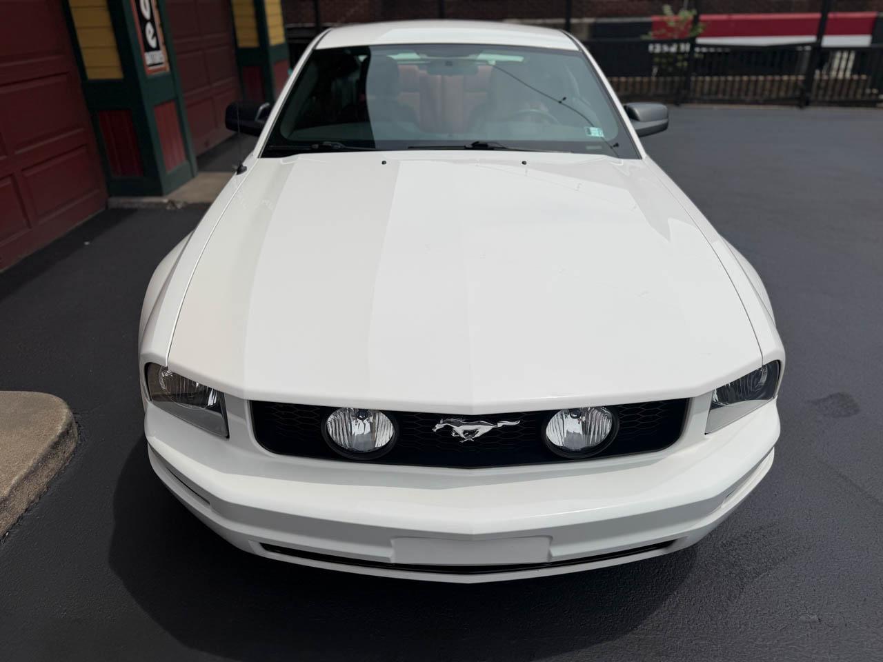Ford Mustang GT Deluxe Coupe 2005