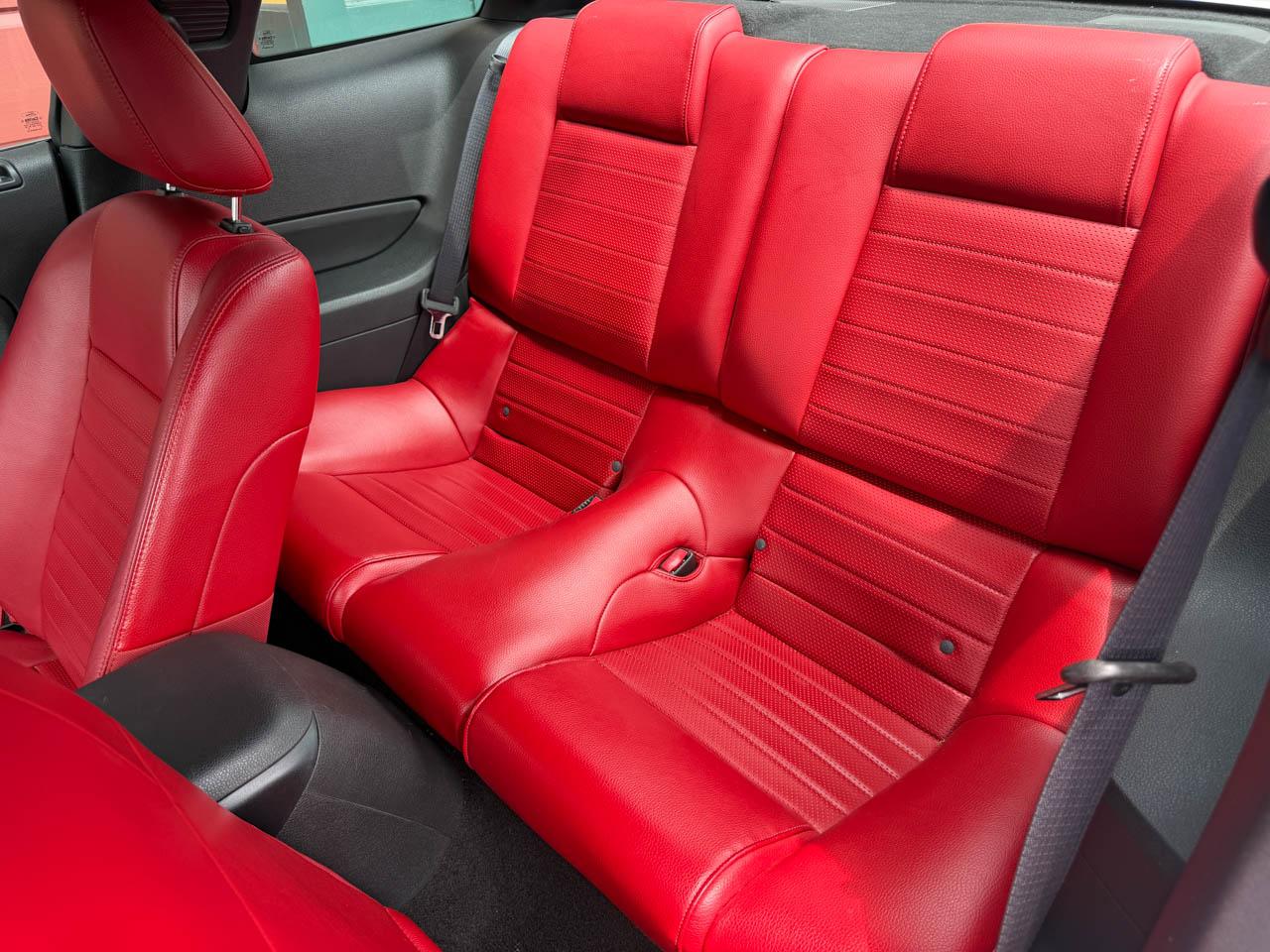 Ford Mustang GT Deluxe Coupe 2005