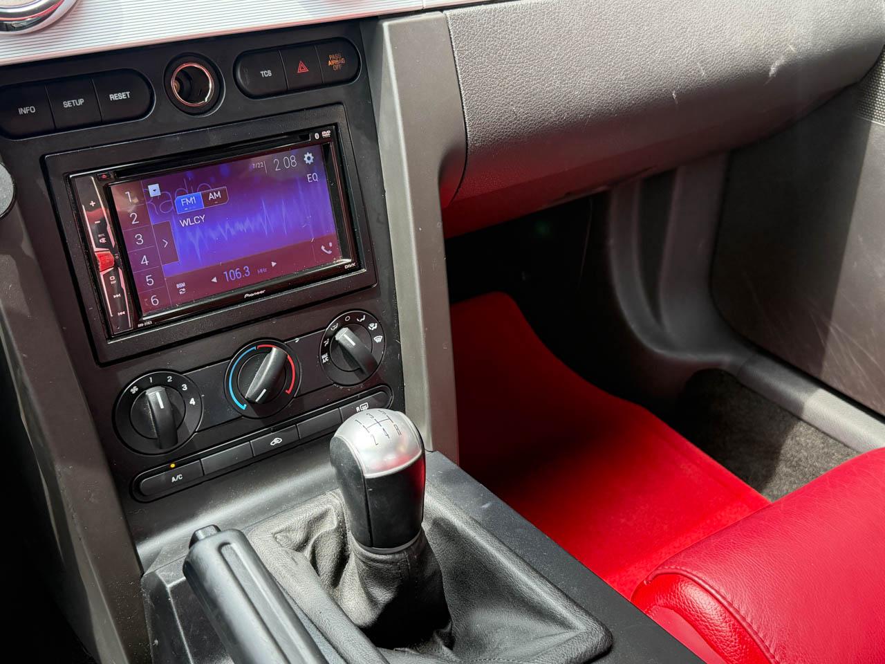 Ford Mustang GT Deluxe Coupe 2005