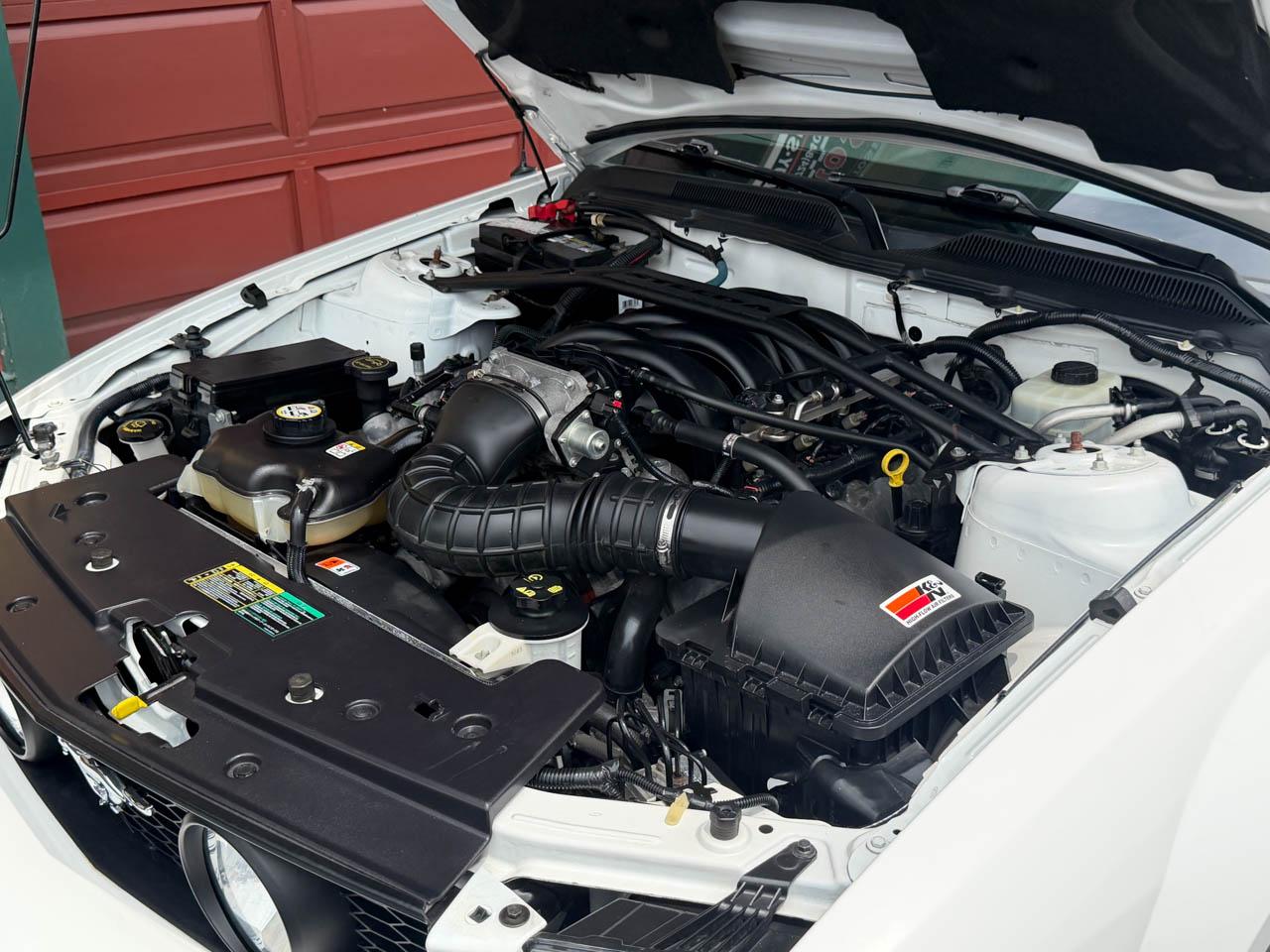 Ford Mustang GT Deluxe Coupe 2005