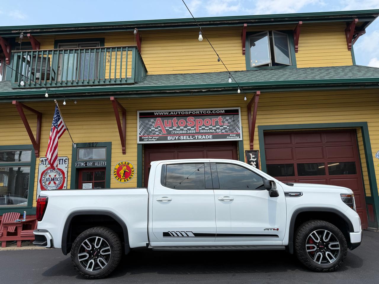 GMC Sierra 1500 AT4 Crew Cab 4WD 2023