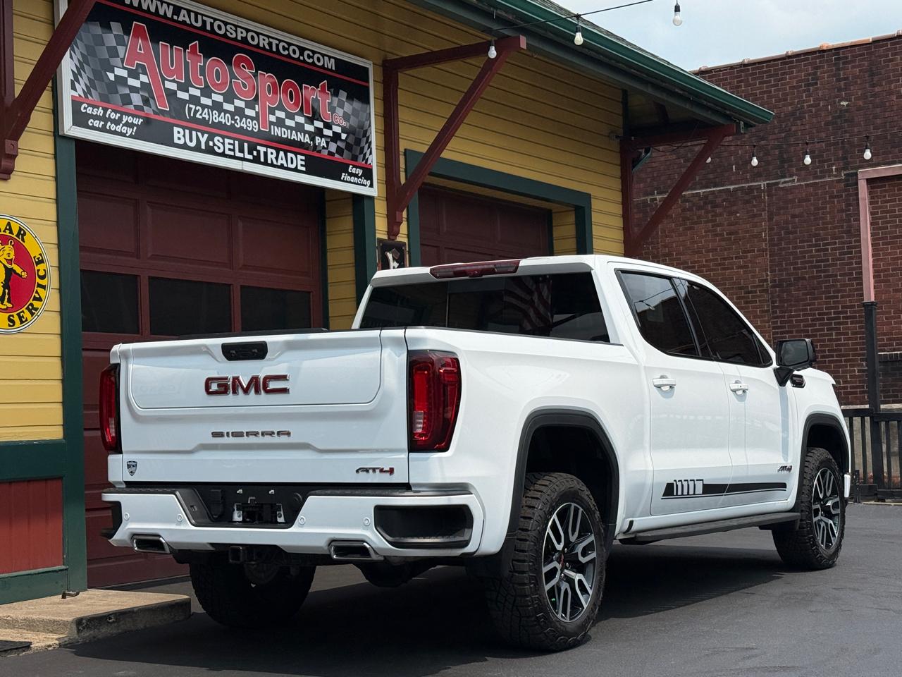 GMC Sierra 1500 AT4 Crew Cab 4WD 2023