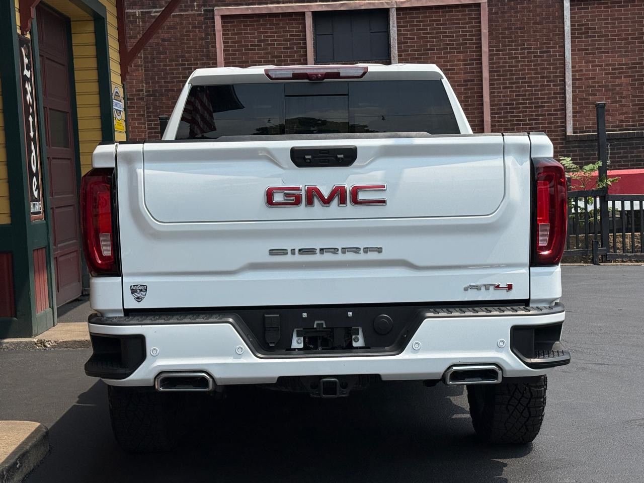 GMC Sierra 1500 AT4 Crew Cab 4WD 2023