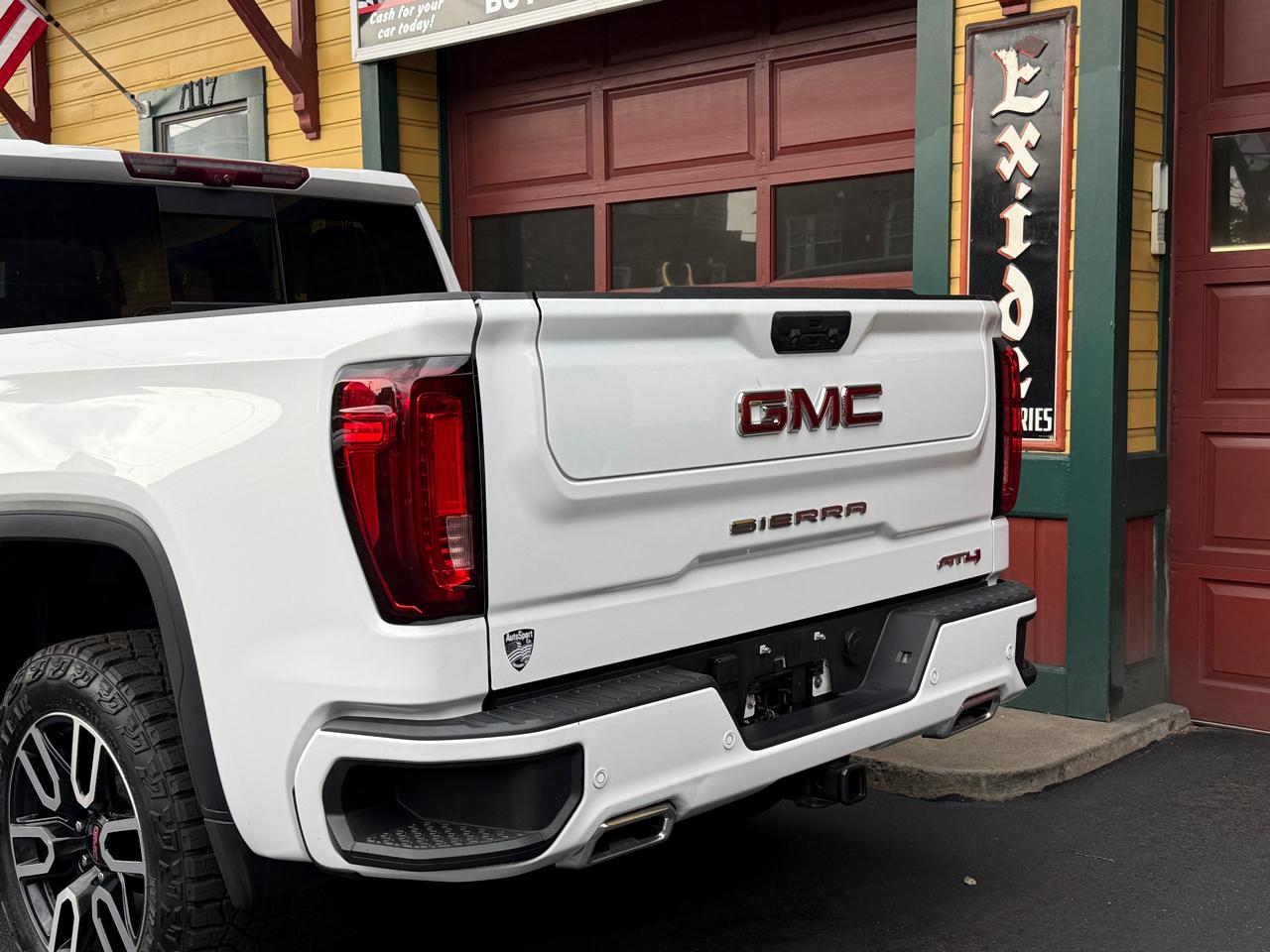 GMC Sierra 1500 AT4 Crew Cab 4WD 2023