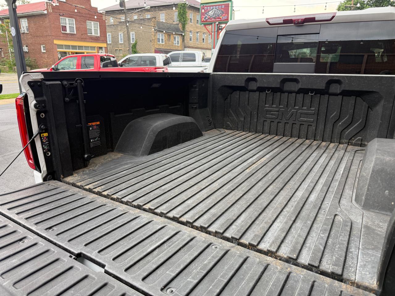 GMC Sierra 1500 AT4 Crew Cab 4WD 2023
