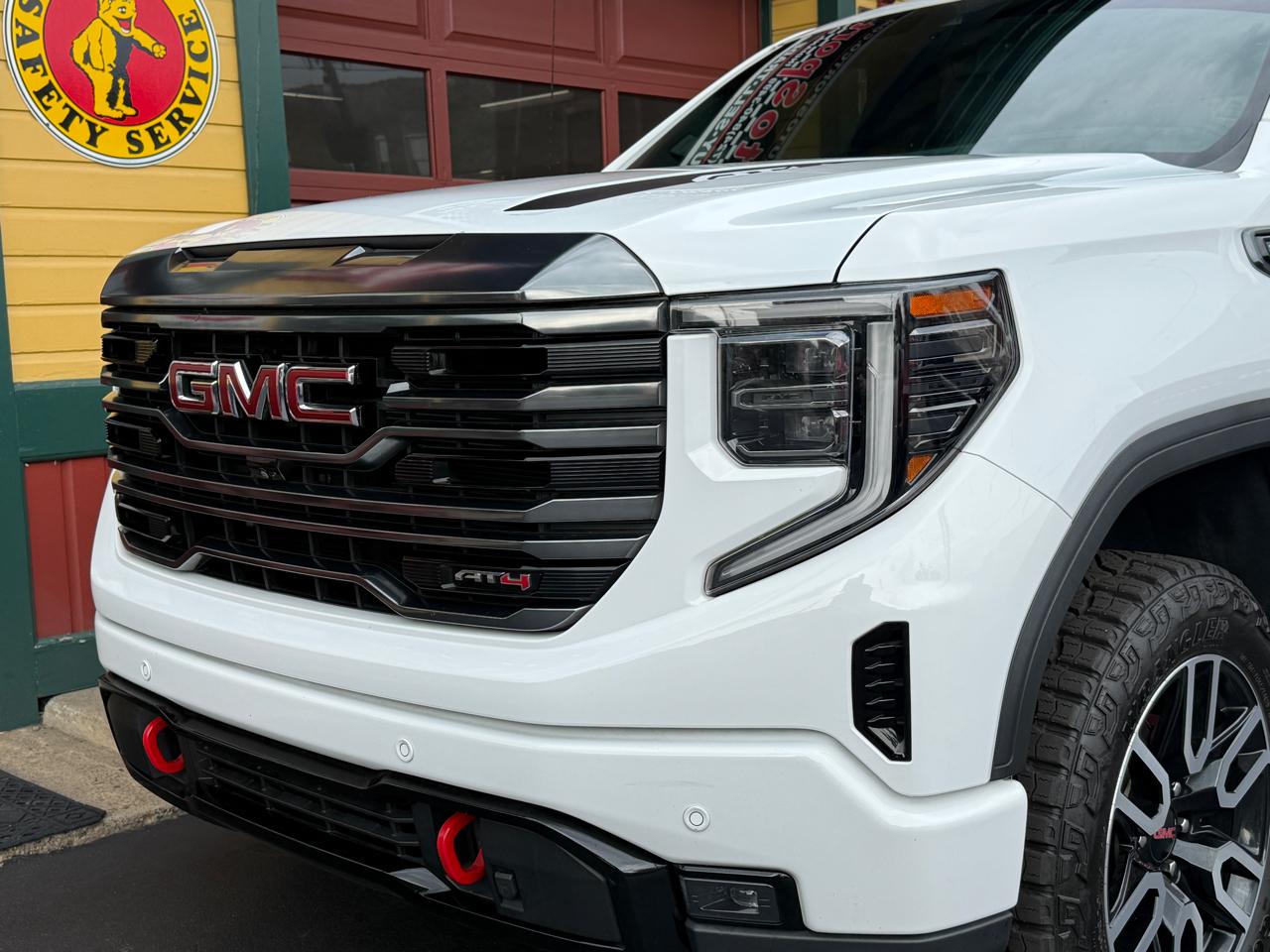 GMC Sierra 1500 AT4 Crew Cab 4WD 2023