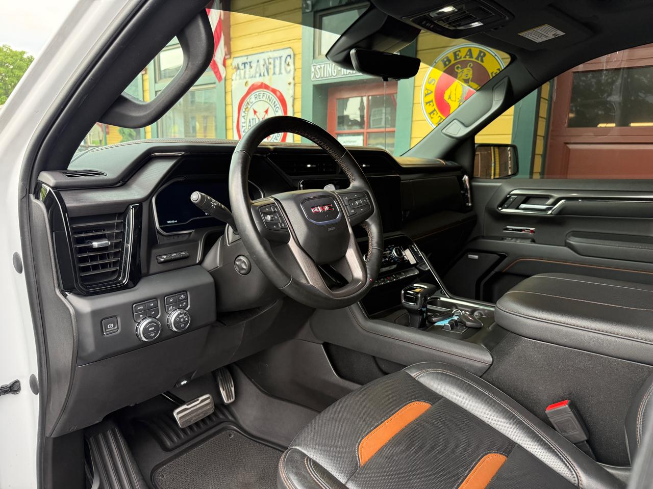 GMC Sierra 1500 AT4 Crew Cab 4WD 2023