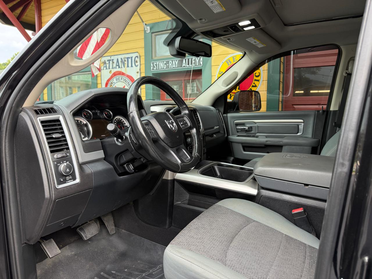 RAM 2500 4WD Mega Cab 160.5" Big Horn 2016