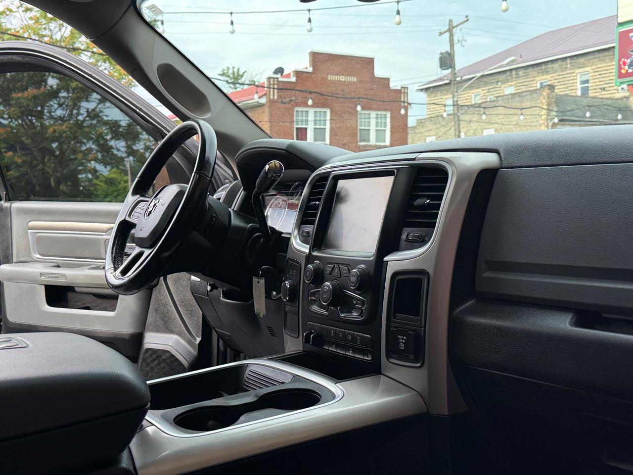 RAM 2500 4WD Mega Cab 160.5" Big Horn 2016