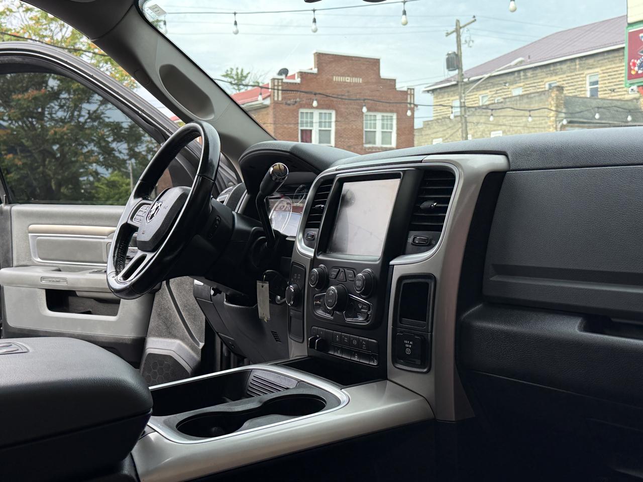 RAM 2500 4WD Mega Cab 160.5" Big Horn 2016
