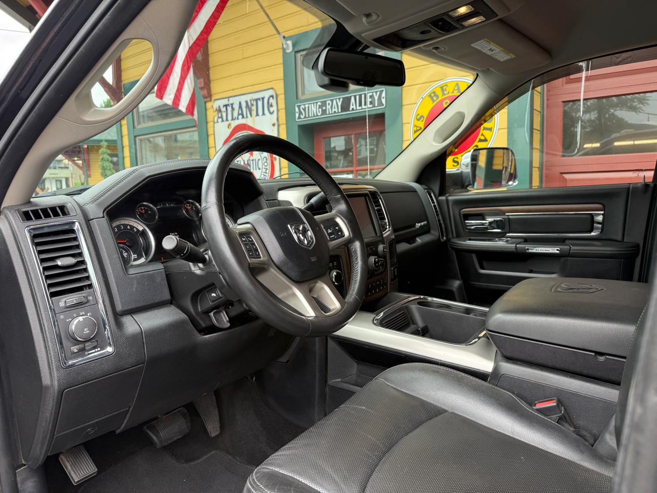 RAM 2500 Laramie Crew Cab SWB 4WD 2016