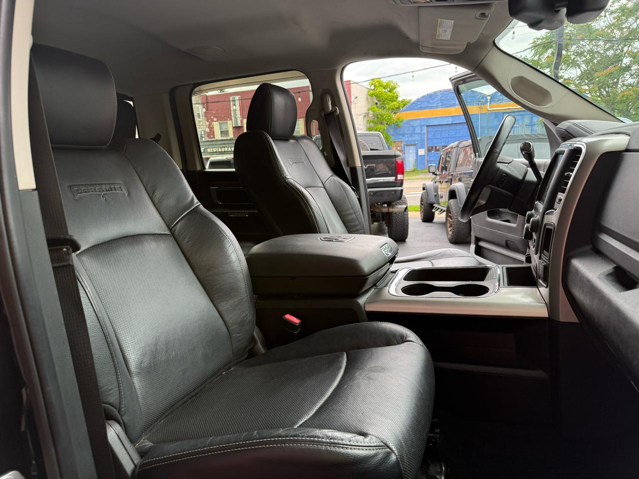 RAM 2500 Laramie Crew Cab SWB 4WD 2016
