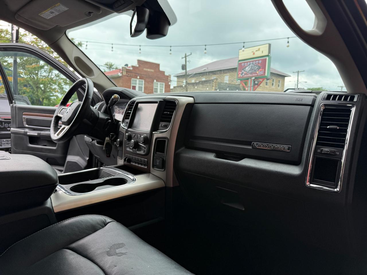 RAM 2500 Laramie Crew Cab SWB 4WD 2016