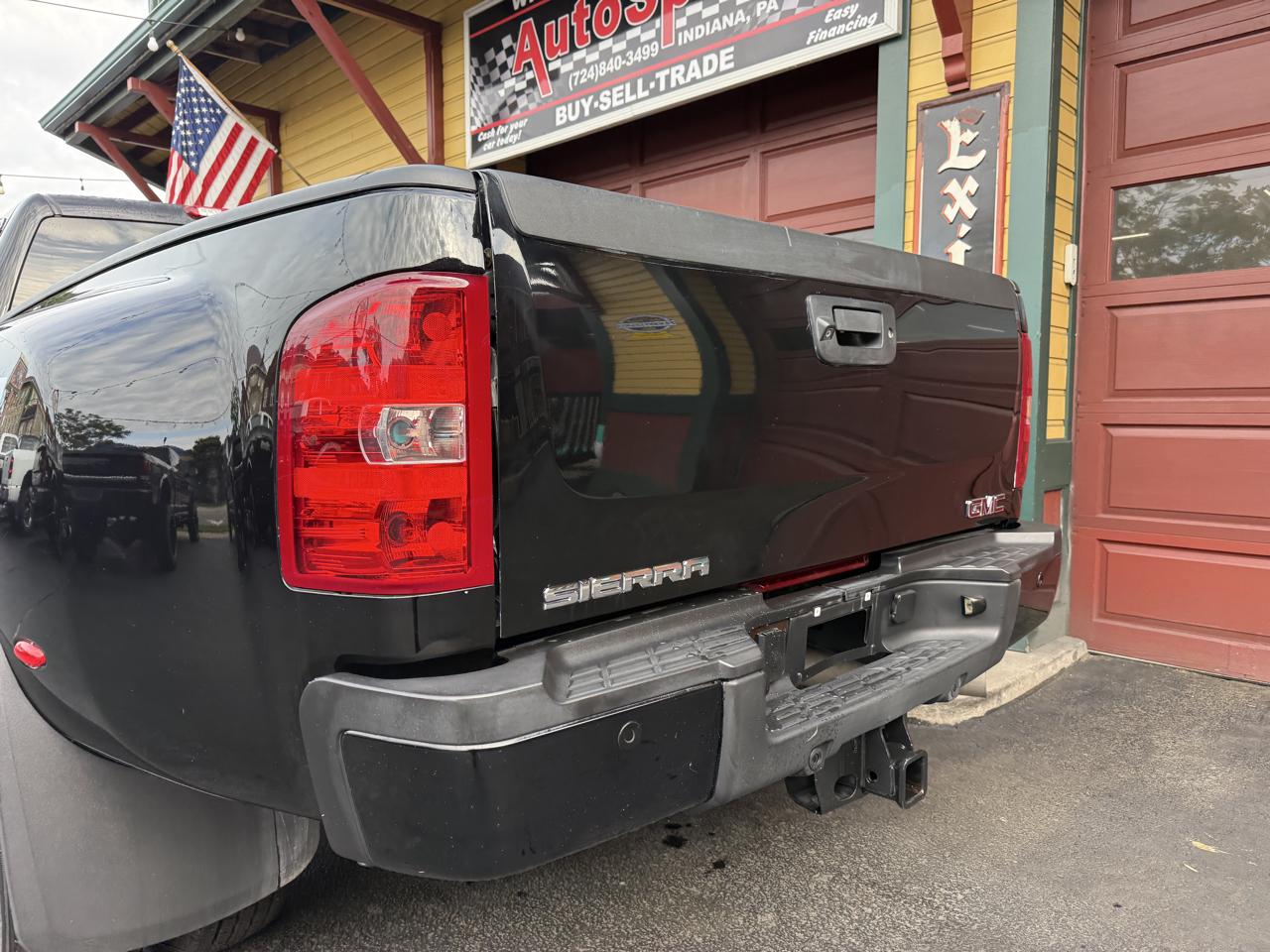 GMC Sierra 3500HD Denali Crew Cab SRW 4WD 2012
