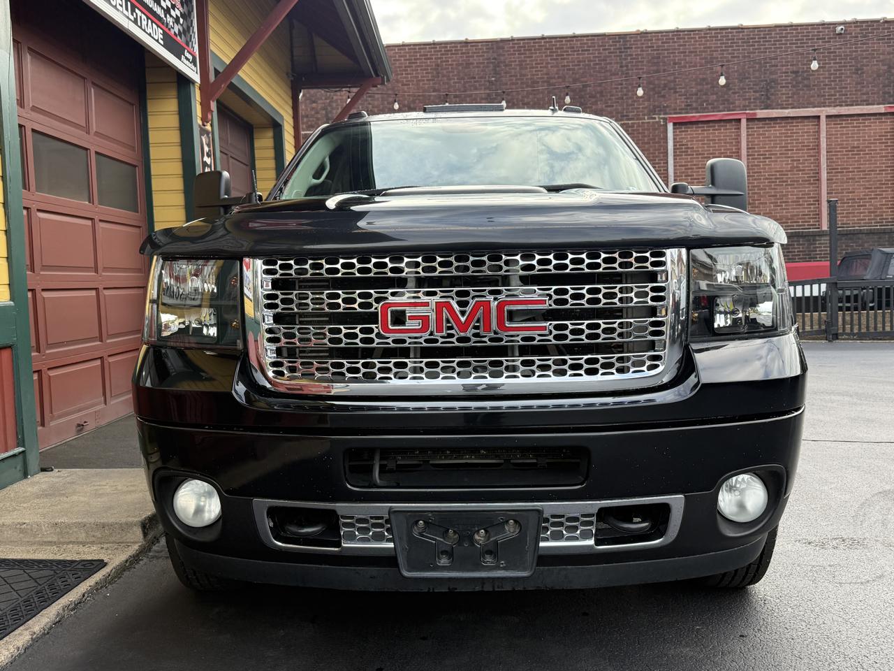 GMC Sierra 3500HD Denali Crew Cab SRW 4WD 2012