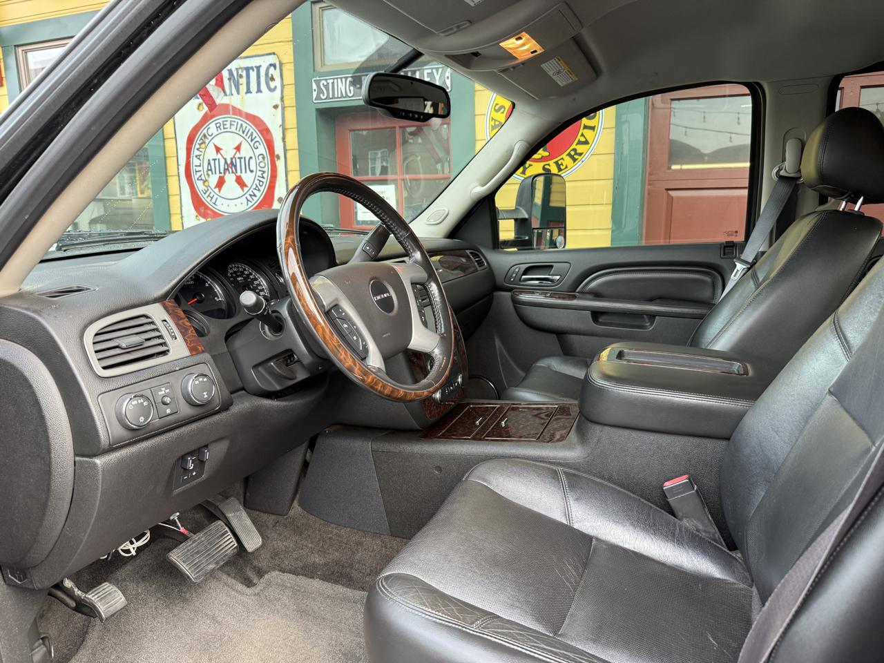 GMC Sierra 3500HD Denali Crew Cab SRW 4WD 2012
