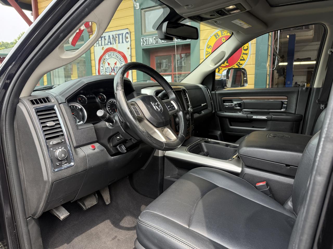 RAM 2500 Laramie Mega Cab 4WD 2016