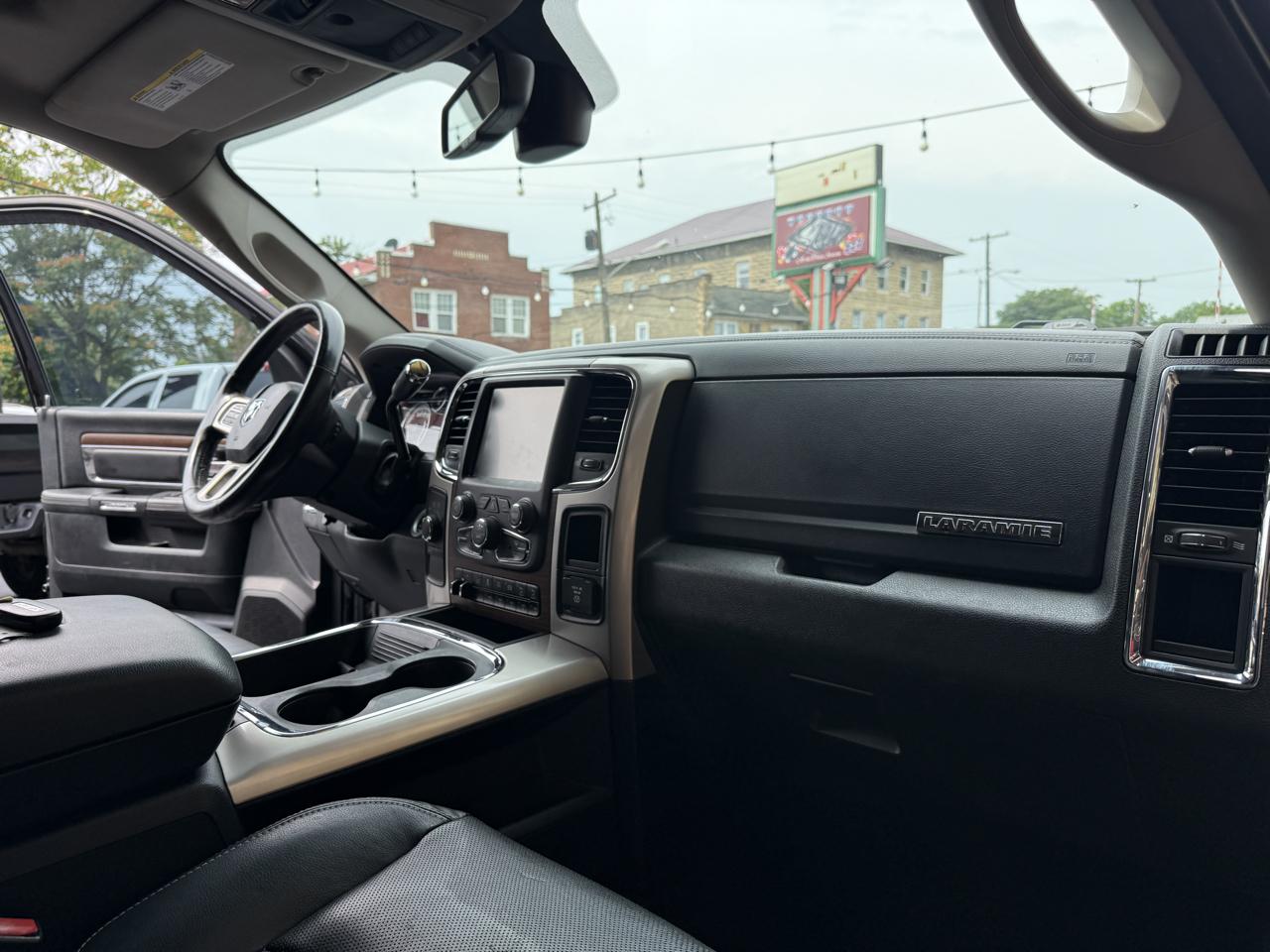 RAM 2500 Laramie Mega Cab 4WD 2016