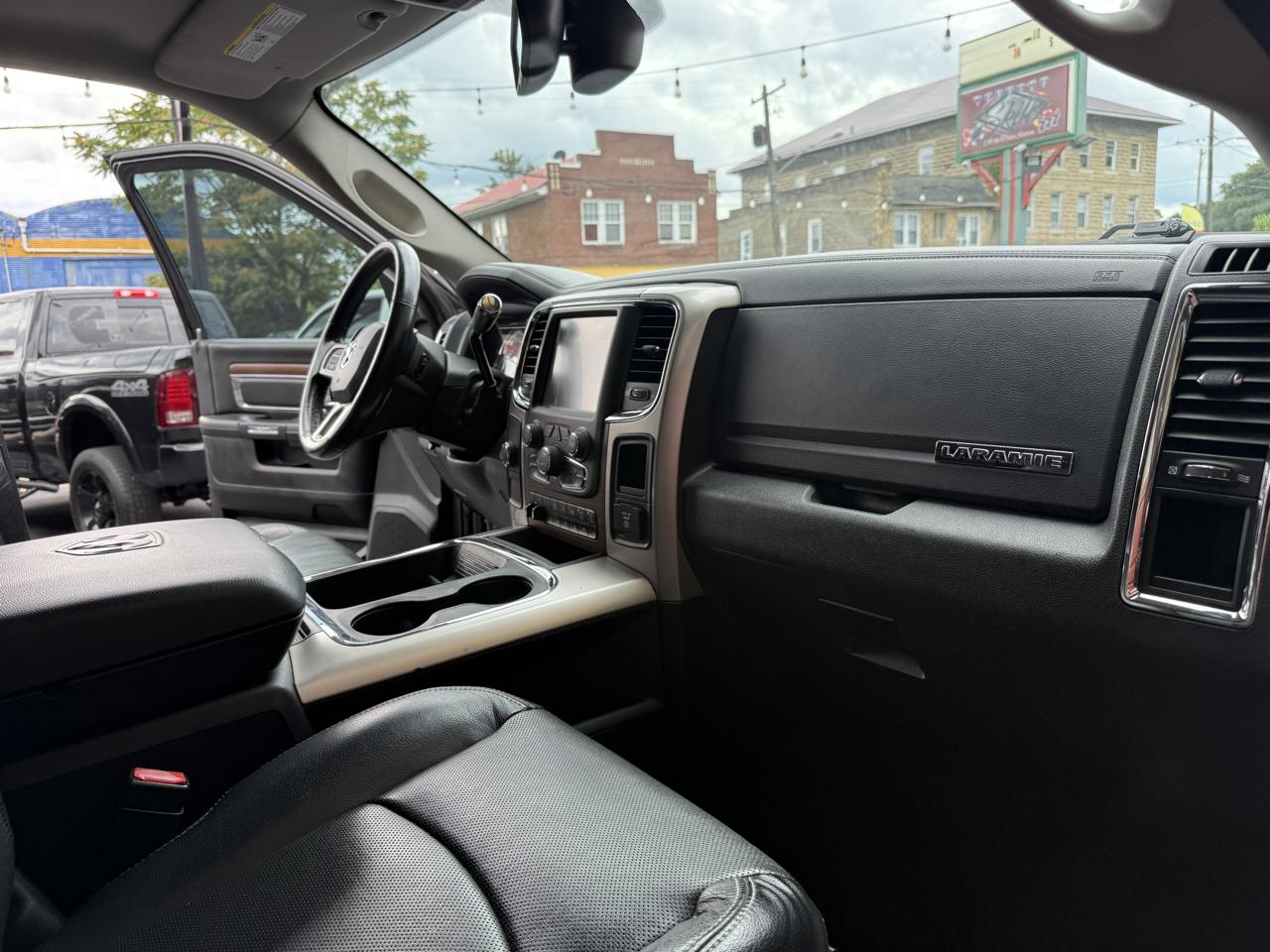 RAM 2500 Laramie Crew Cab LWB 4WD 2016