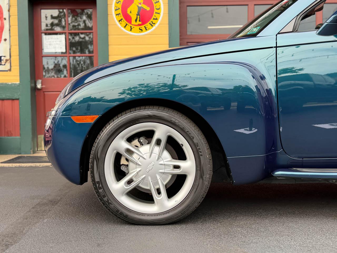 Chevrolet SSR Base 2005