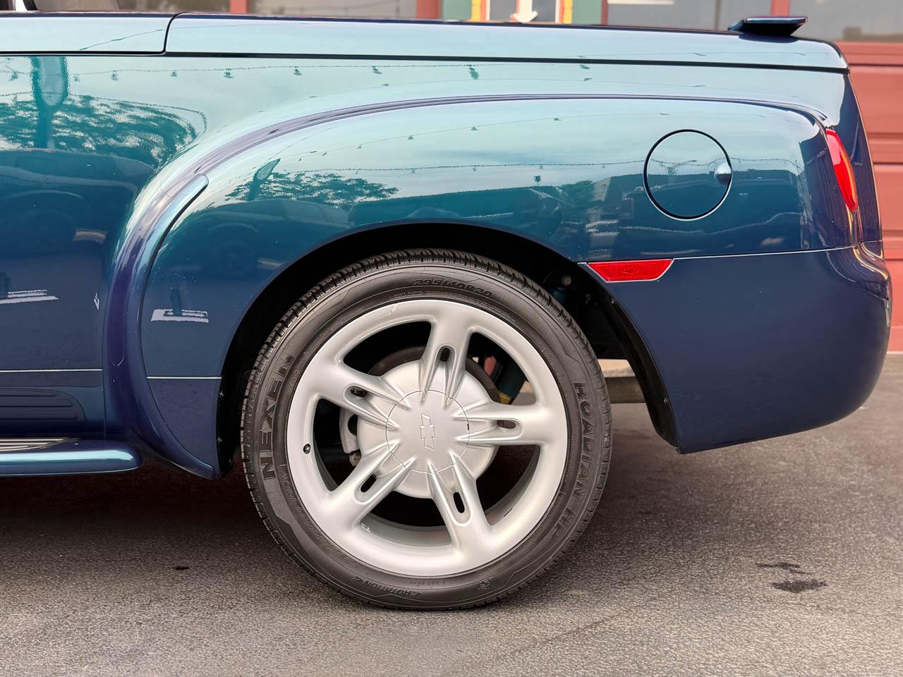 Chevrolet SSR Base 2005