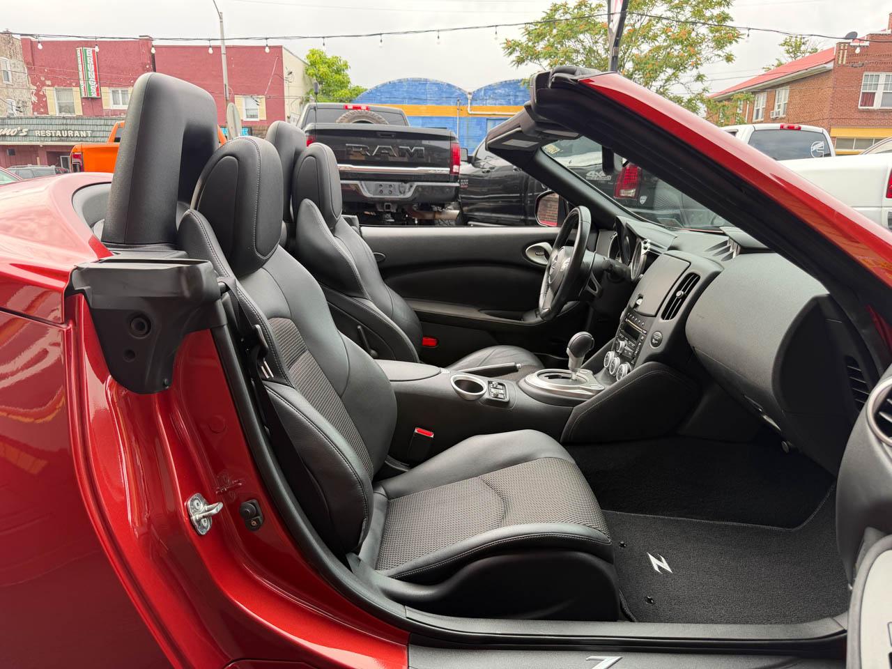 Nissan Z 370Z Touring Roadster 2013