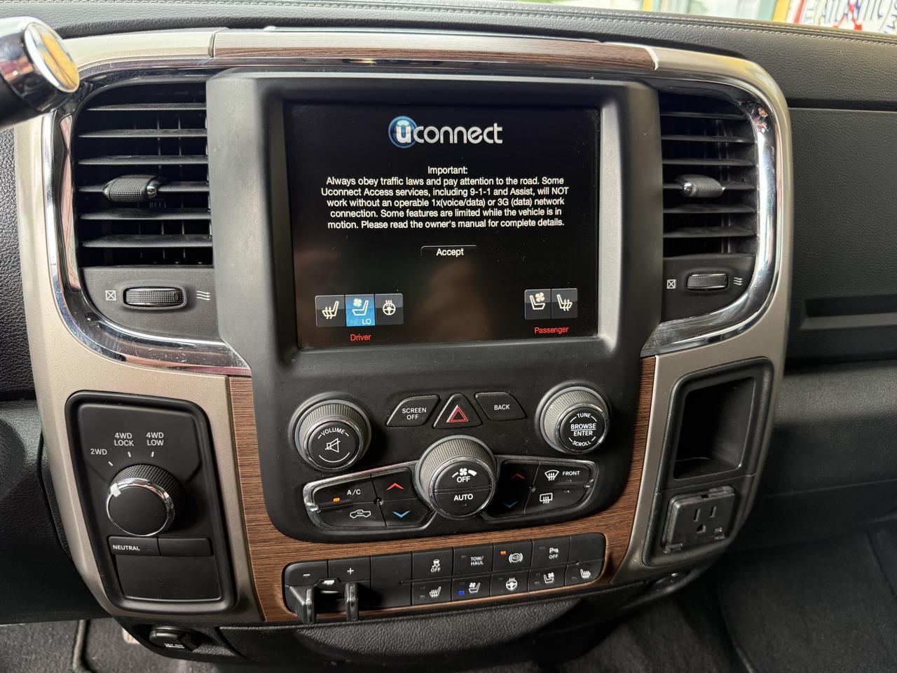 RAM 2500 Laramie Mega Cab 4WD 2015