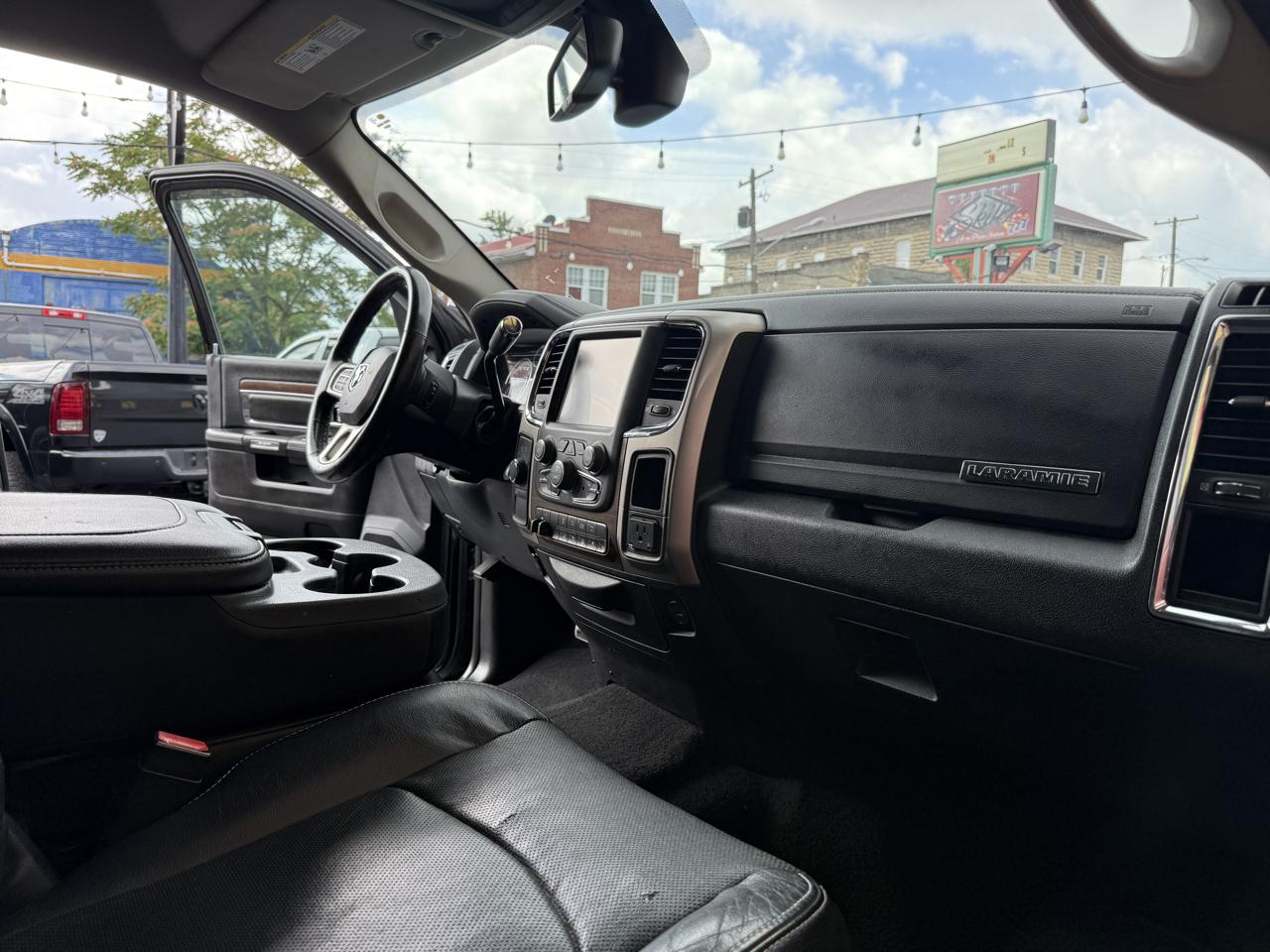 RAM 2500 Laramie Mega Cab 4WD 2015