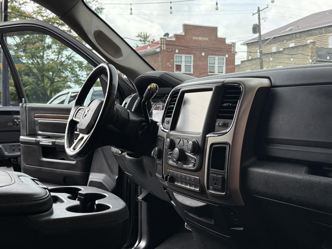 RAM 2500 Laramie Mega Cab 4WD 2015