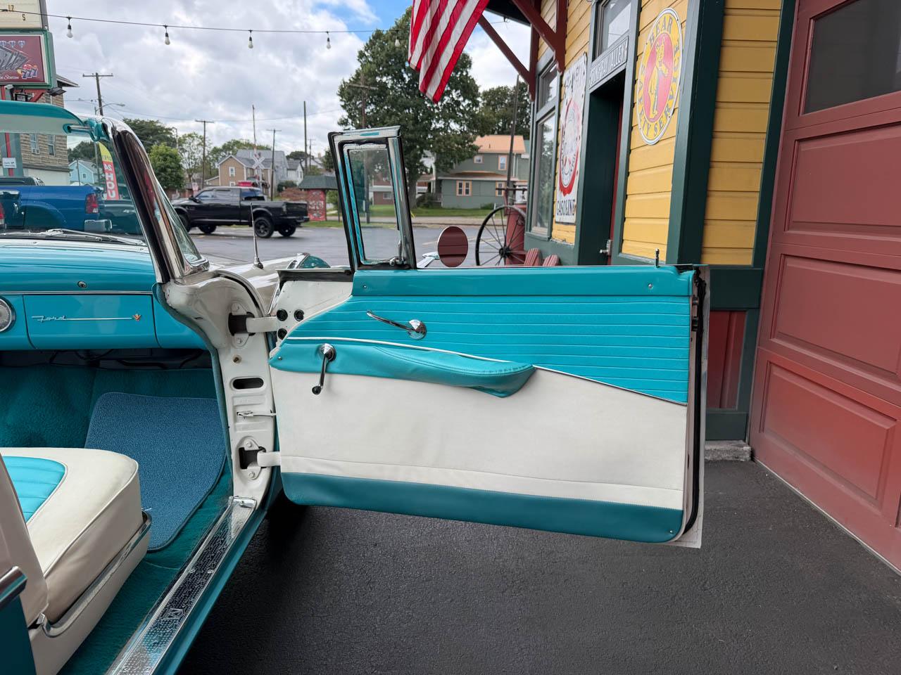 Ford Fairlane Sunliner Convertible  1955