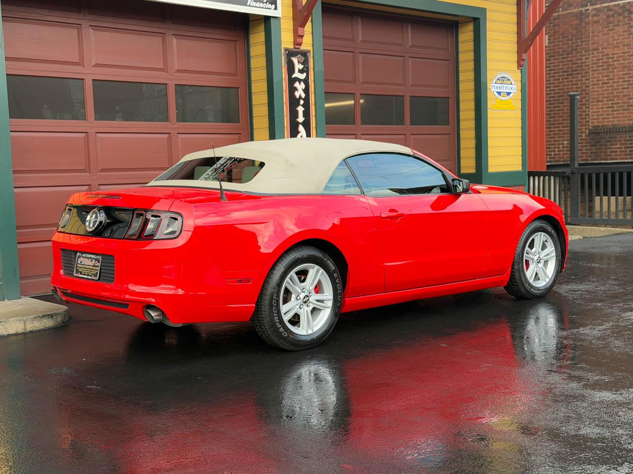 Ford Mustang V6 Convertible 2013