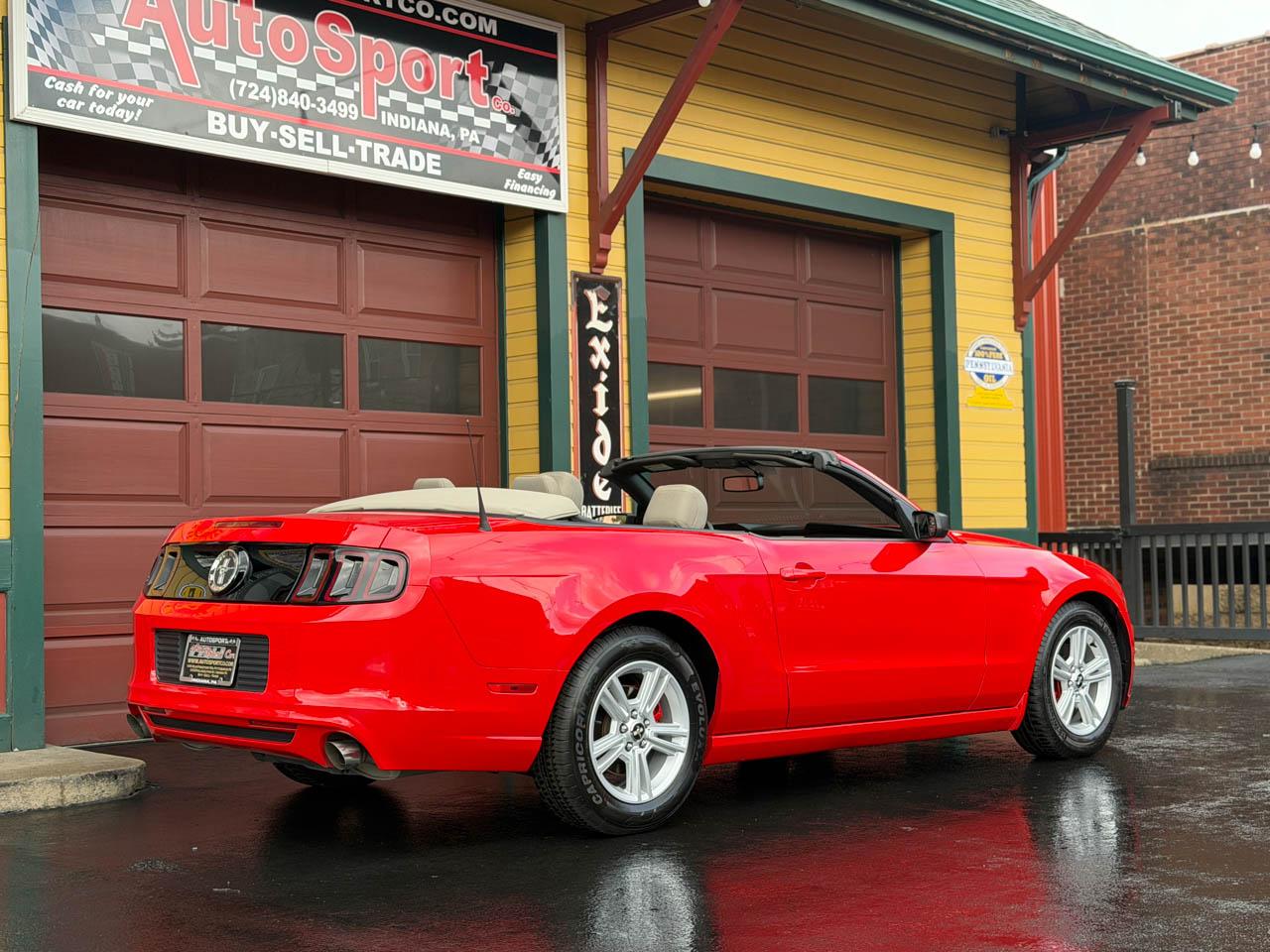 Ford Mustang V6 Convertible 2013
