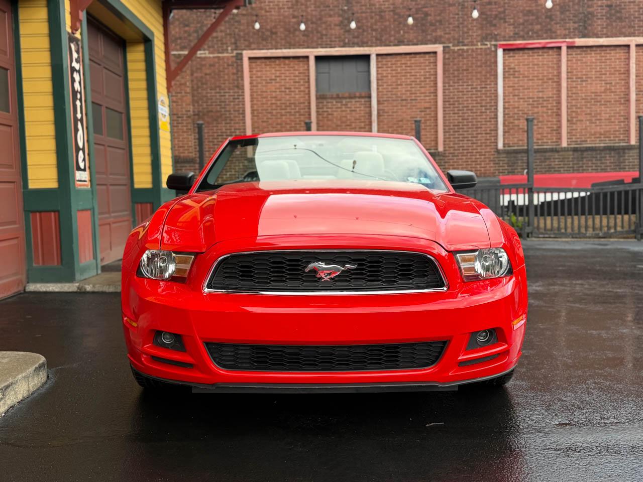 Ford Mustang V6 Convertible 2013