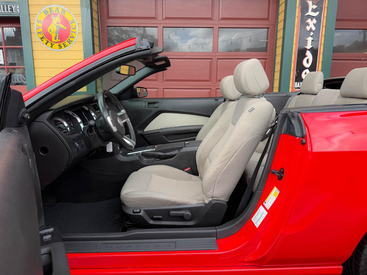 Ford Mustang V6 Convertible 2013