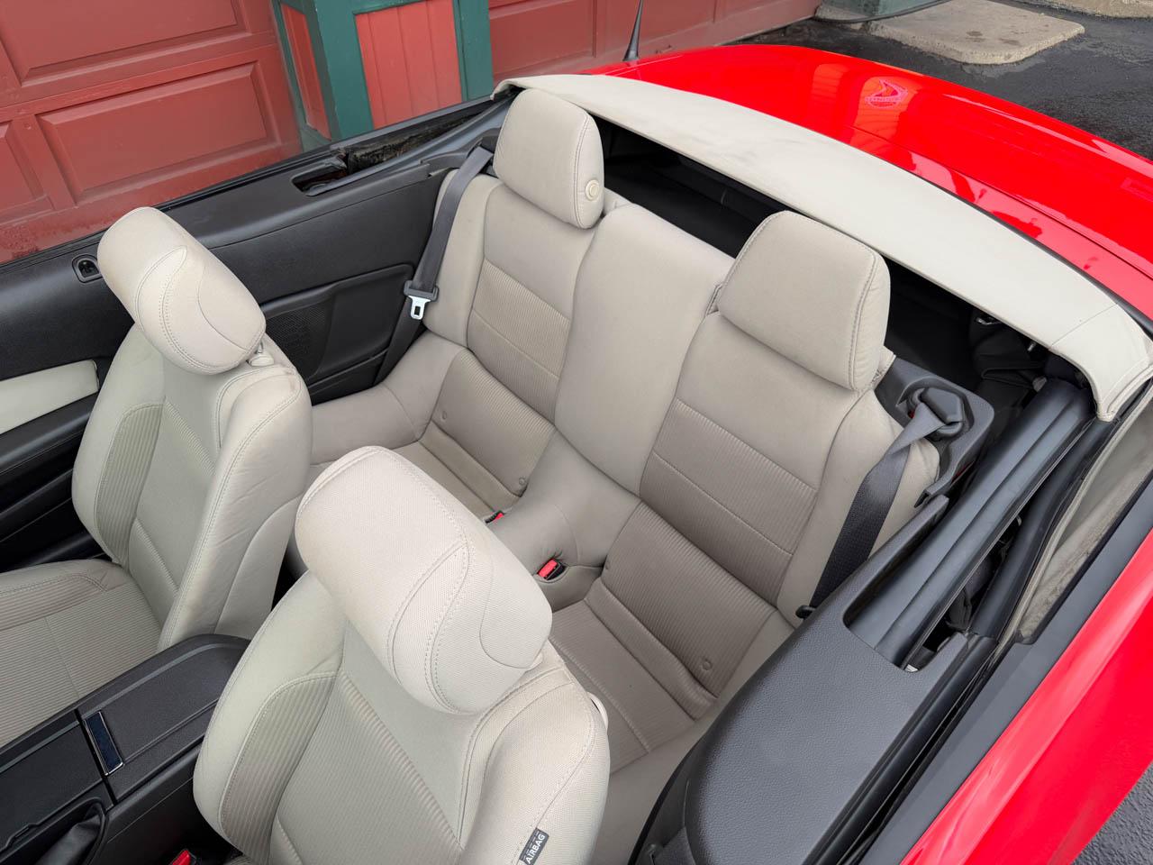 Ford Mustang V6 Convertible 2013